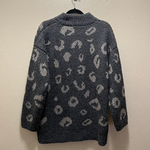 Universal Thread Charcoal Gray Chunky Knit Mock Neck Leopard Print Sweater Sz M - Picture 2 of 6